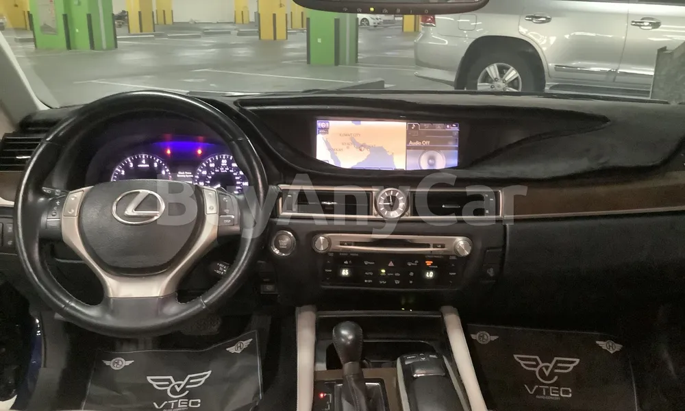 Vehicle photo 8