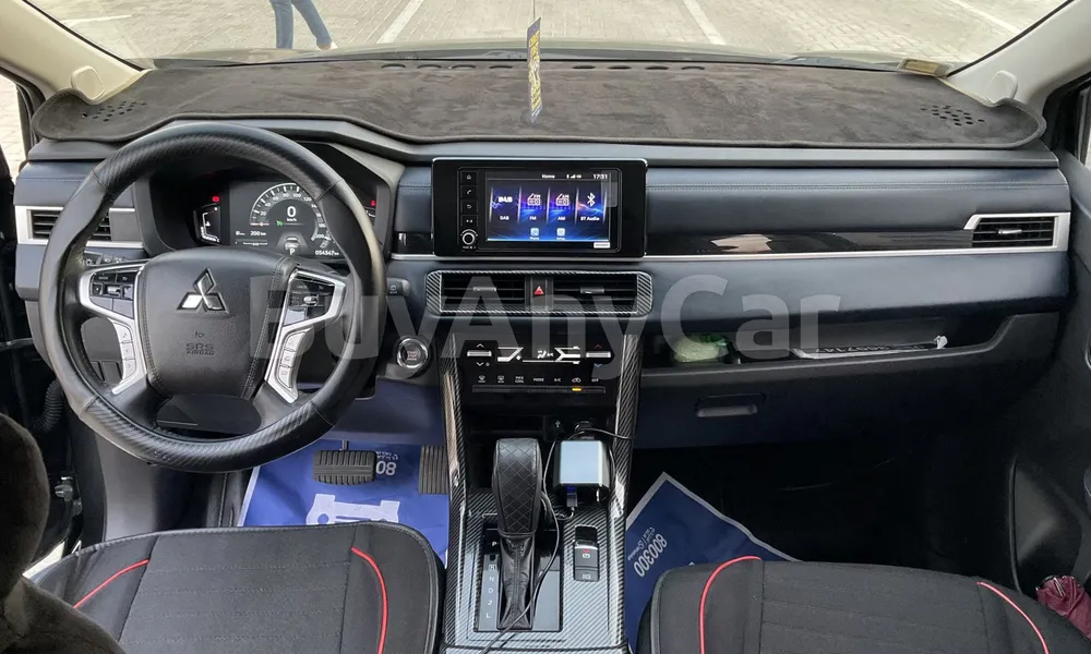 Vehicle photo 8