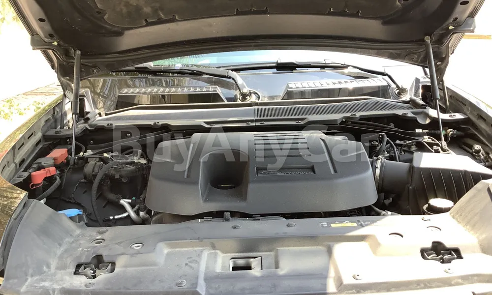 Vehicle photo 6