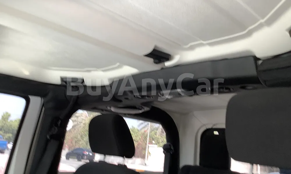 Vehicle photo 9