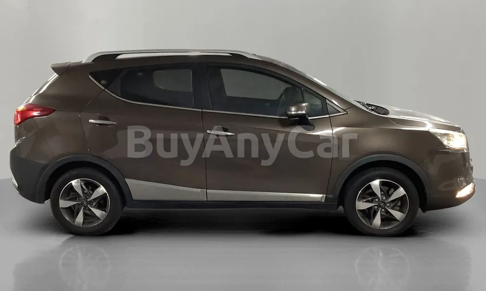 Vehicle photo 3