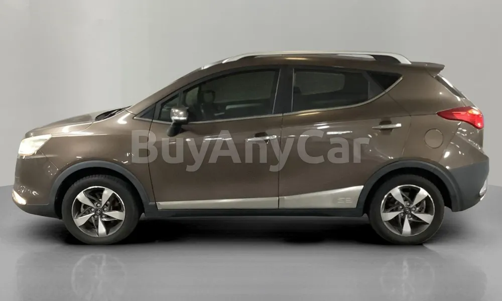 Vehicle photo 4