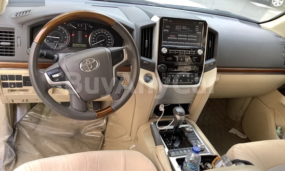 Vehicle photo 8