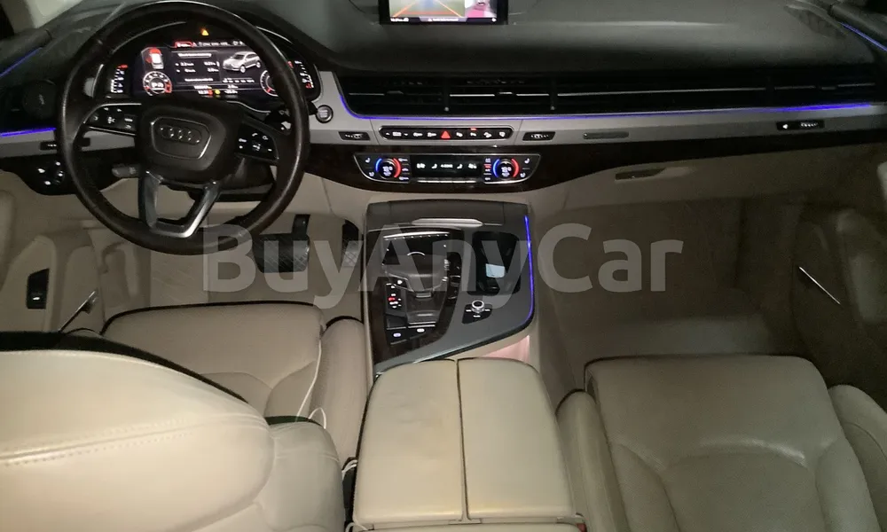 Vehicle photo 7