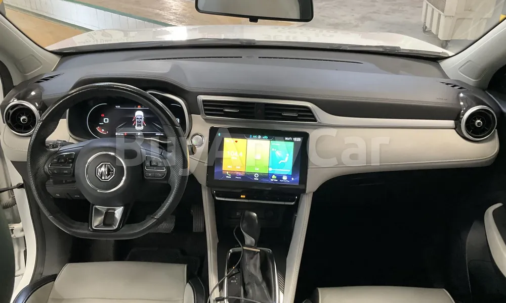 Vehicle photo 8