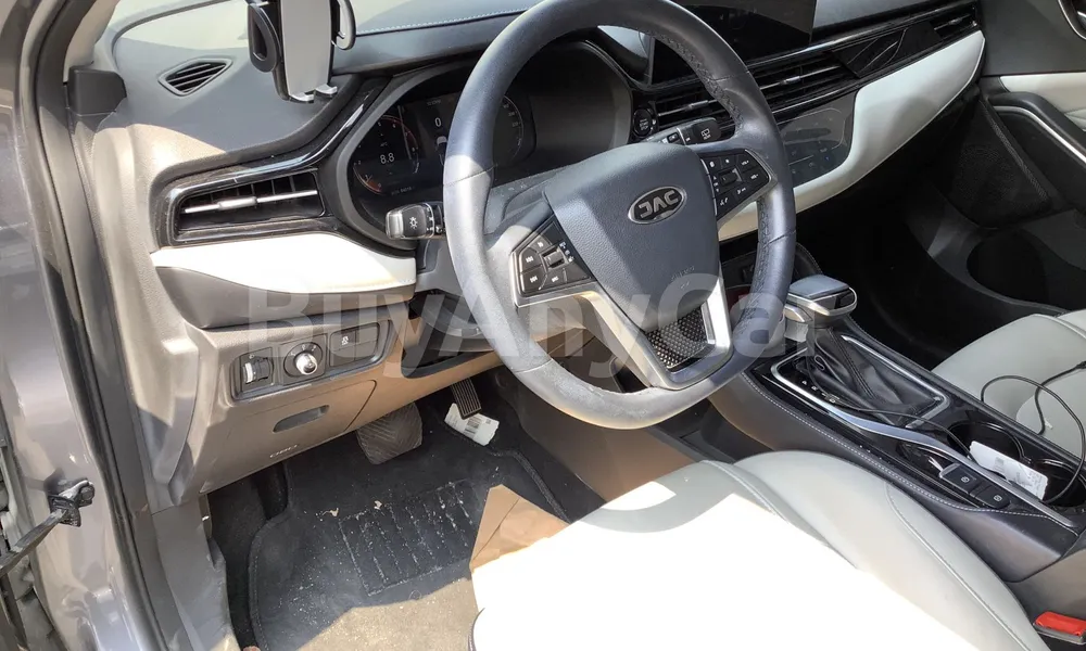 Vehicle photo 7