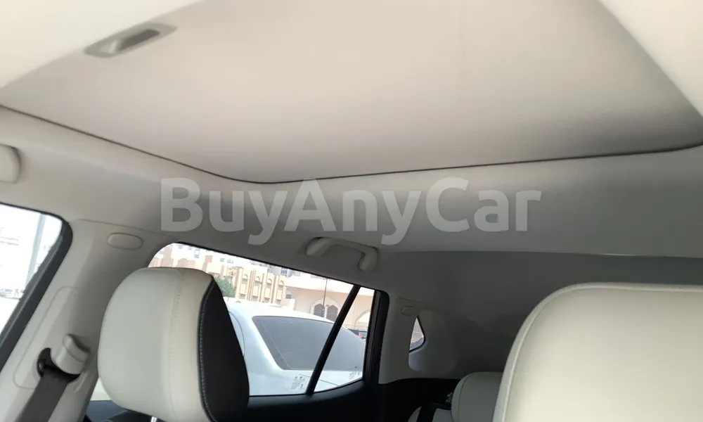 Vehicle photo 9