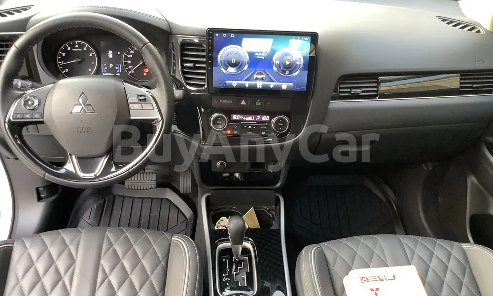 Vehicle photo 8
