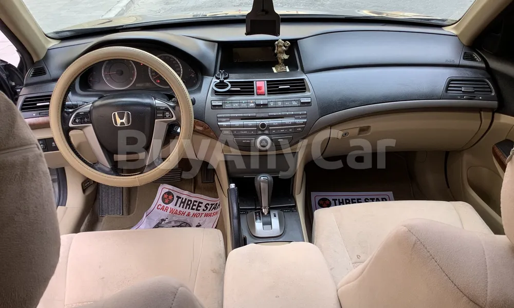 Vehicle photo 9