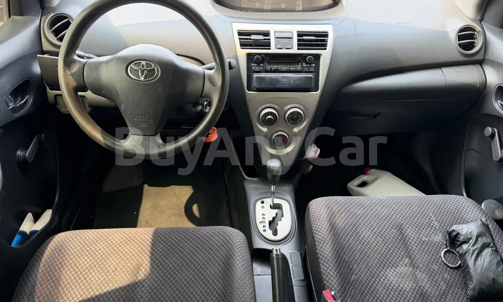Vehicle photo 8