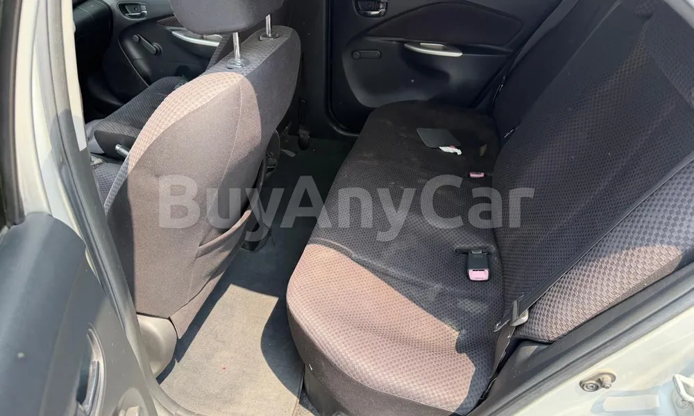 Vehicle photo 9