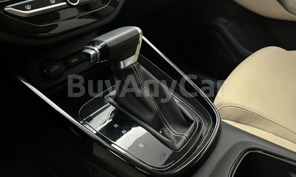 Vehicle photo 9