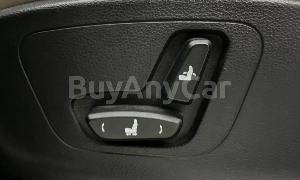 Vehicle photo 13