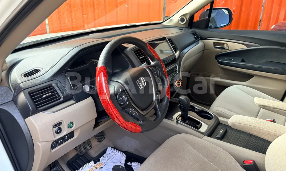 Vehicle photo 4