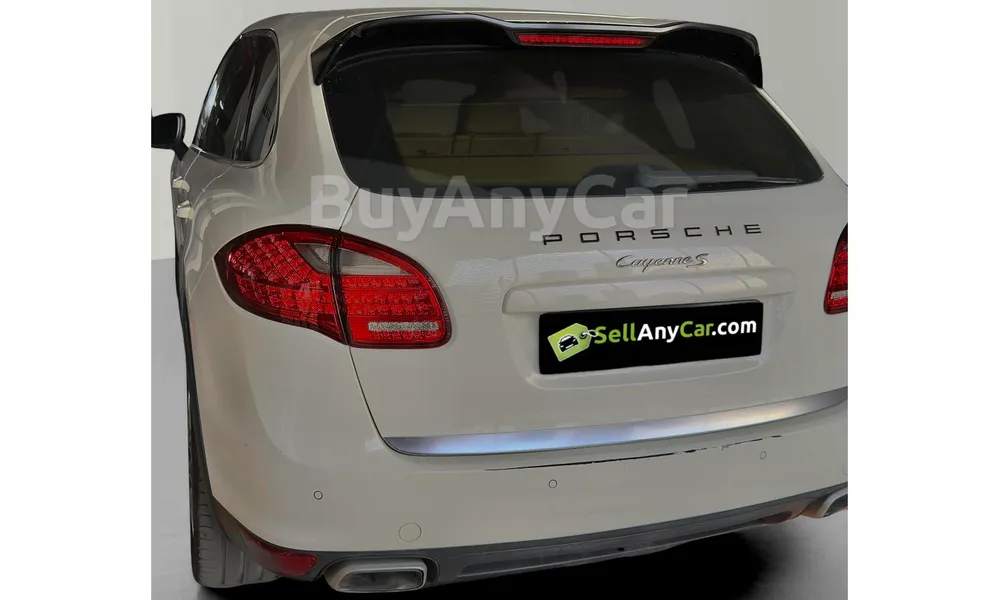 Vehicle photo 2