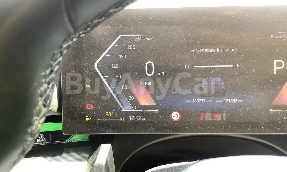 Vehicle photo 6