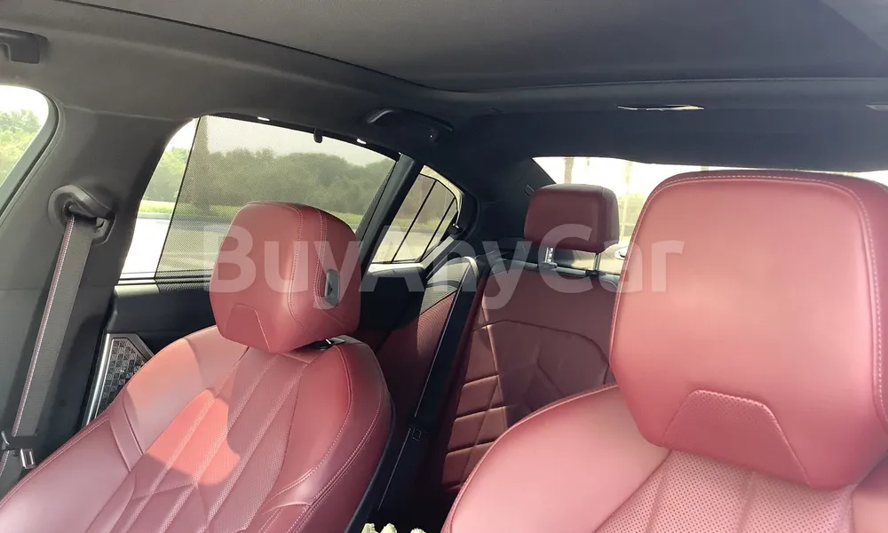 Vehicle photo 9