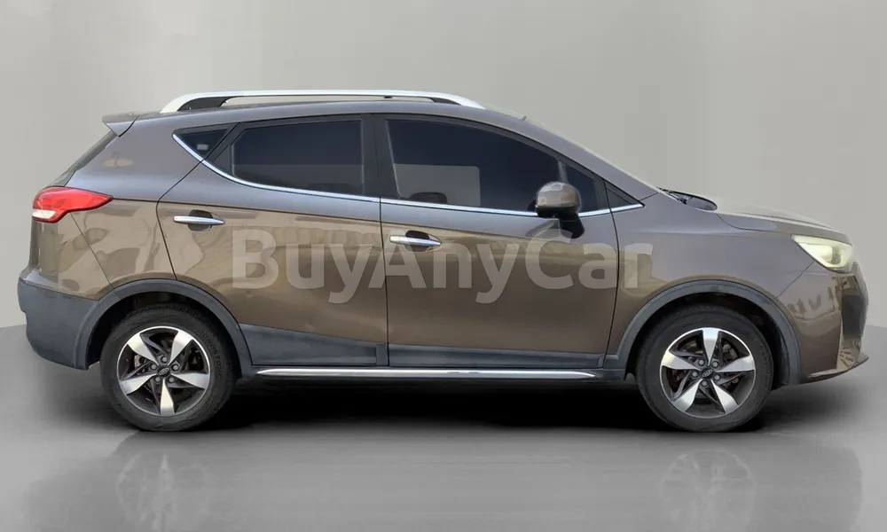 Vehicle photo 3