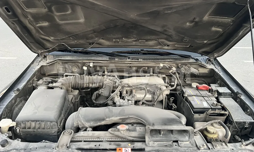 Vehicle photo 6
