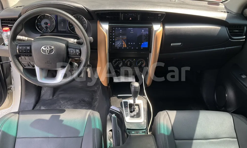 Vehicle photo 9