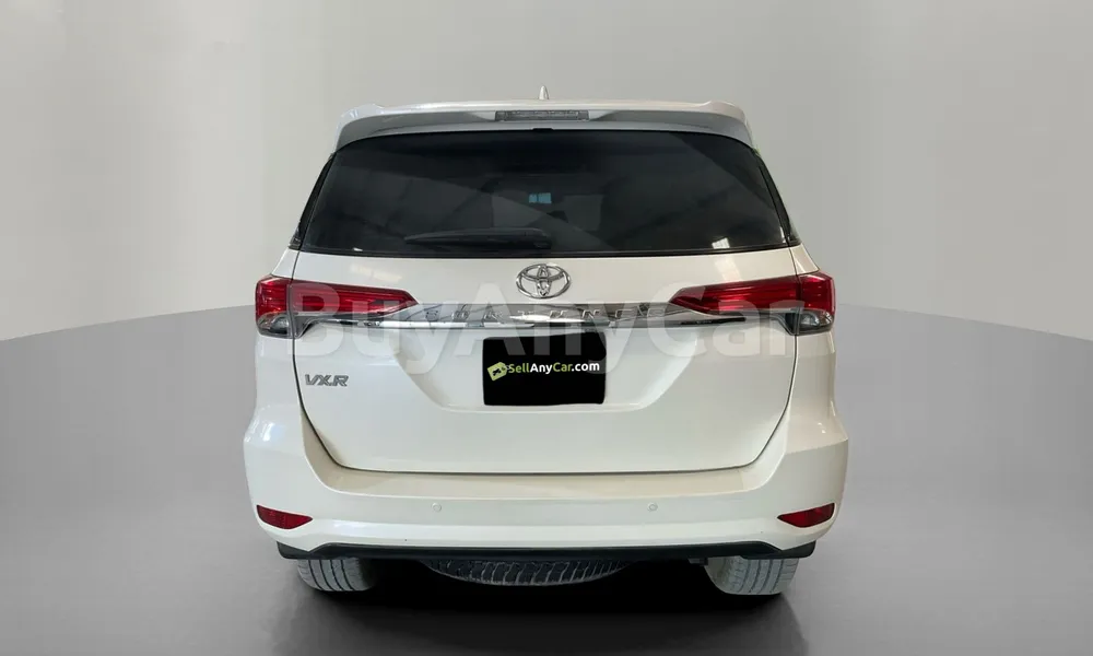 Vehicle photo 2