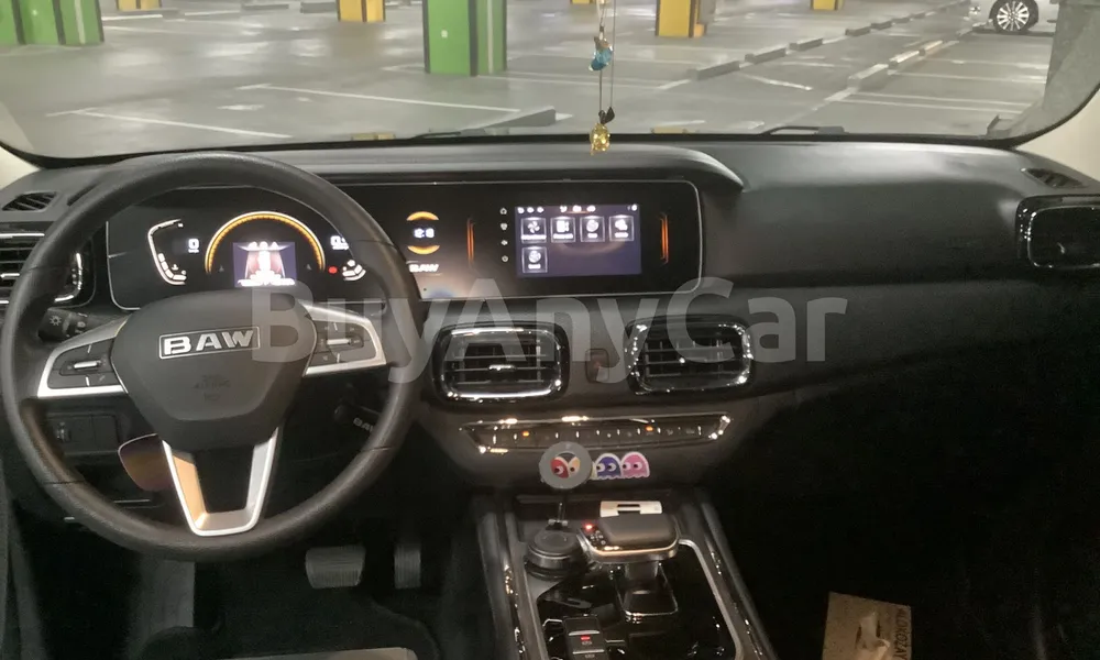 Vehicle photo 8