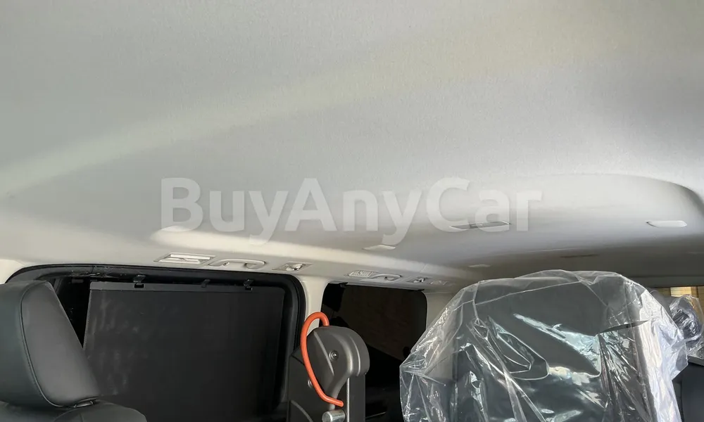 Vehicle photo 9