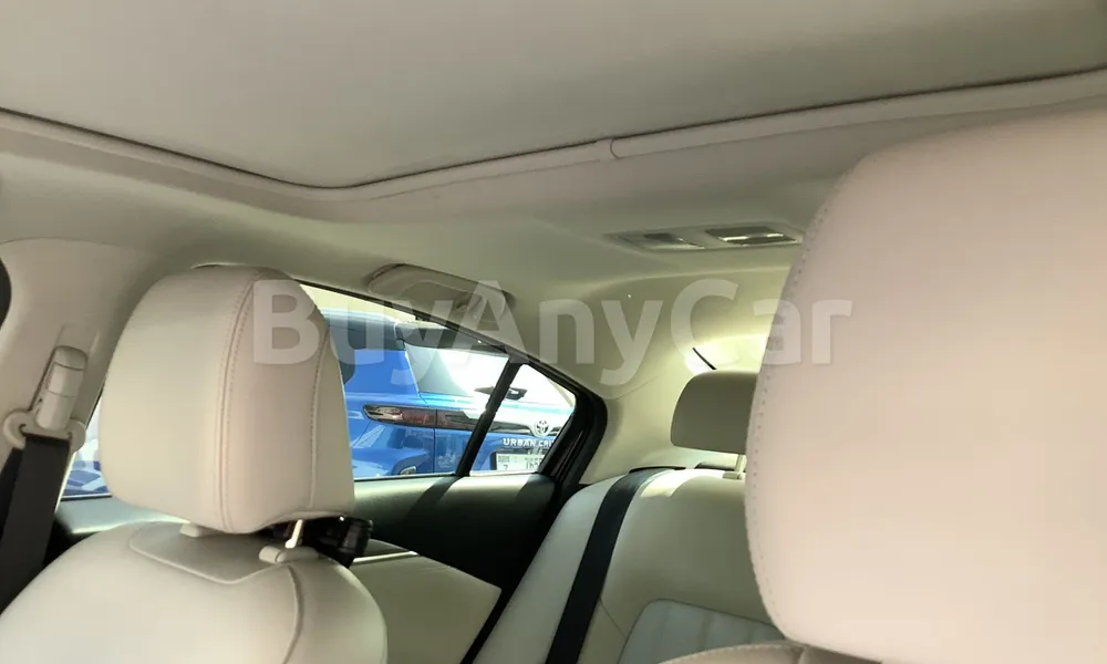 Vehicle photo 9