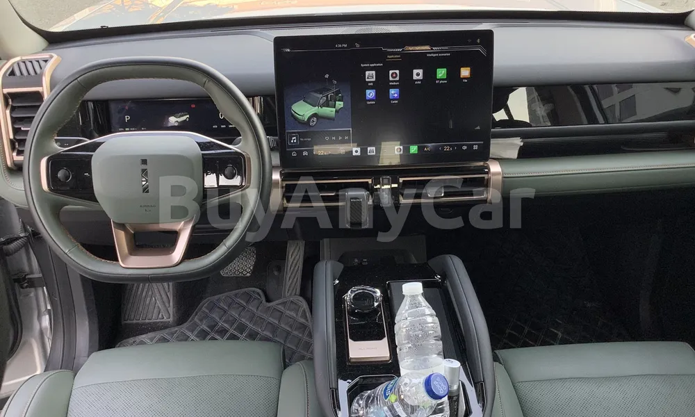 Vehicle photo 9