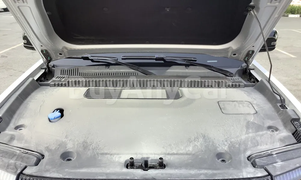 Vehicle photo 6