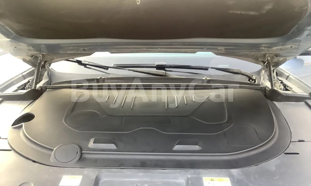 Vehicle photo 6