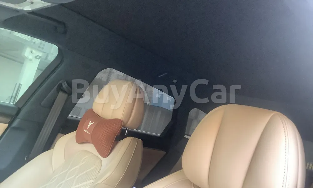 Vehicle photo 9