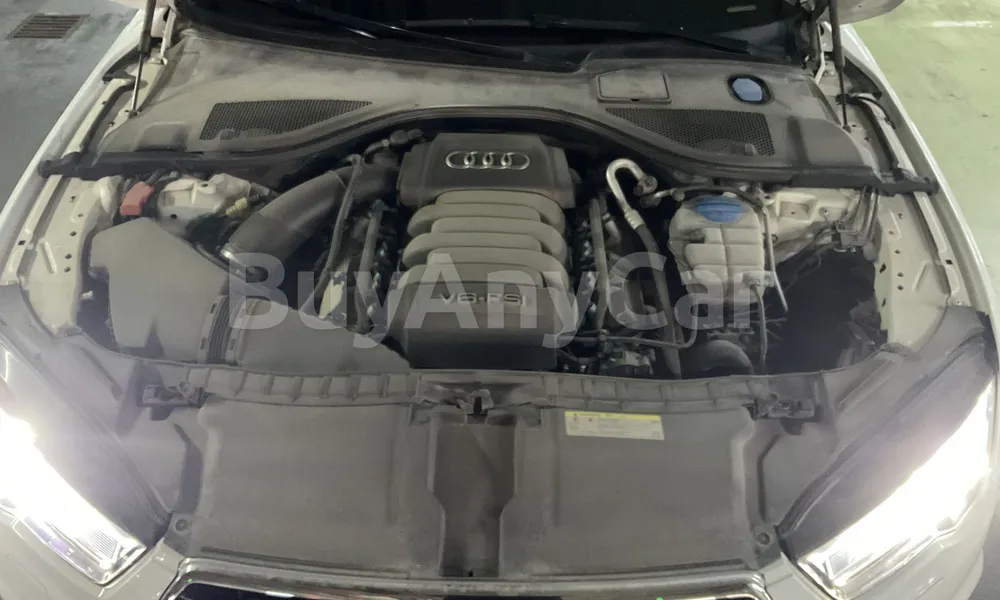 Vehicle photo 6