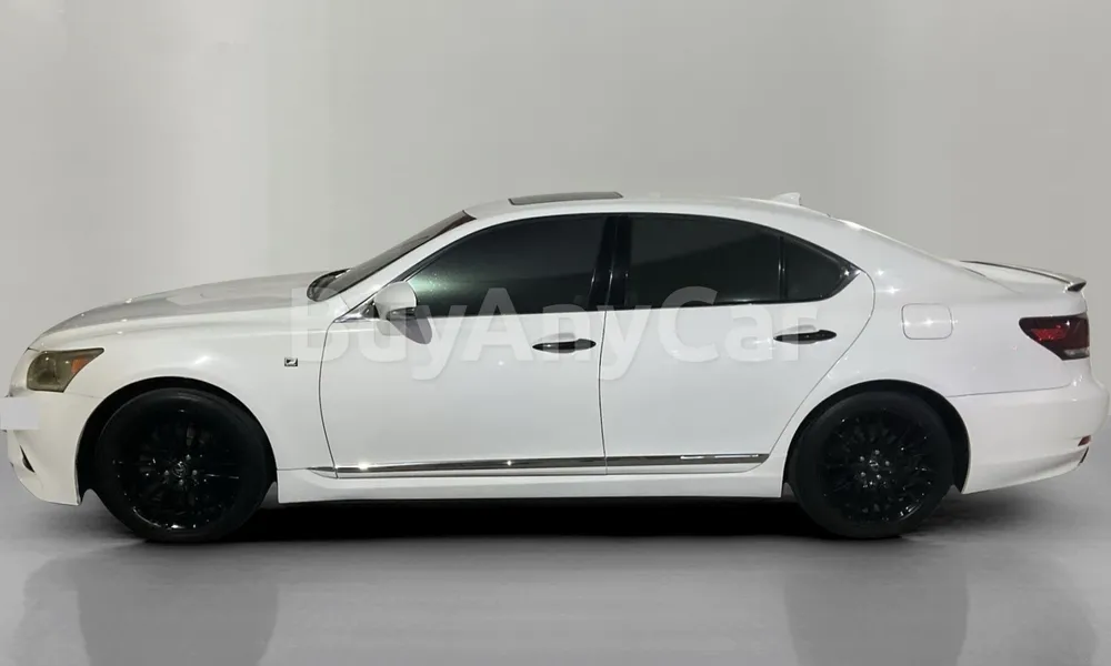 Vehicle photo 4