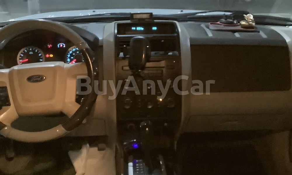 Vehicle photo 8