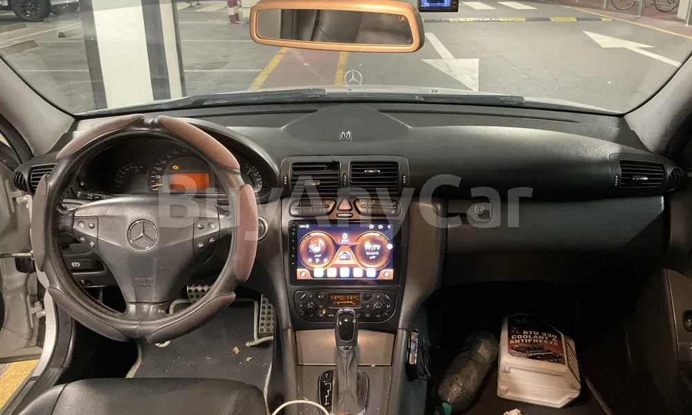 Vehicle photo 8