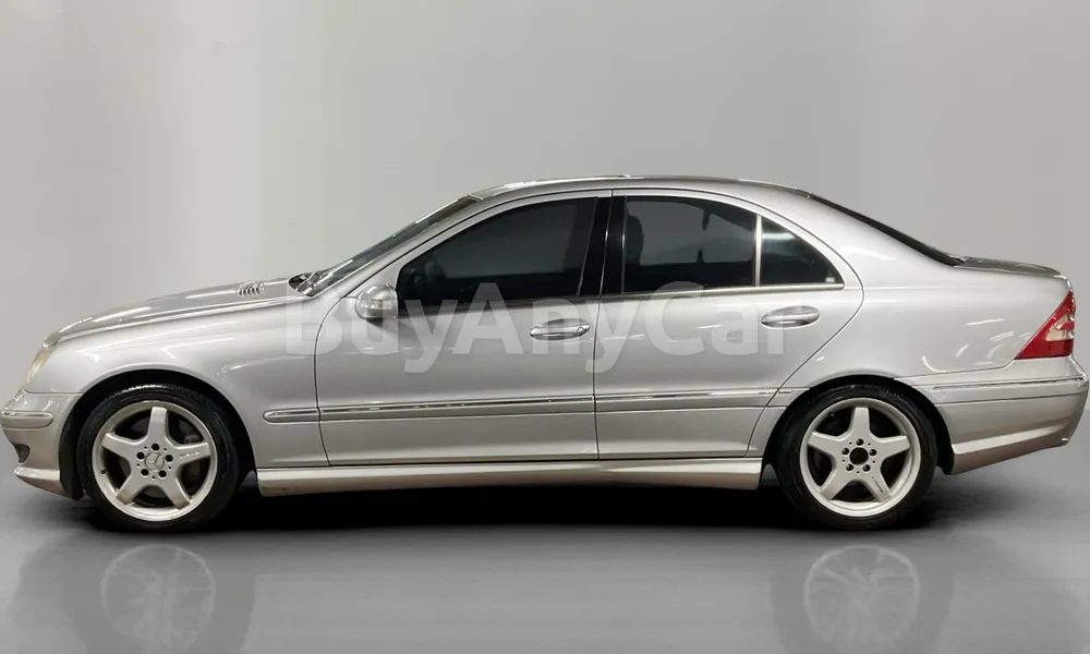 Vehicle photo 4