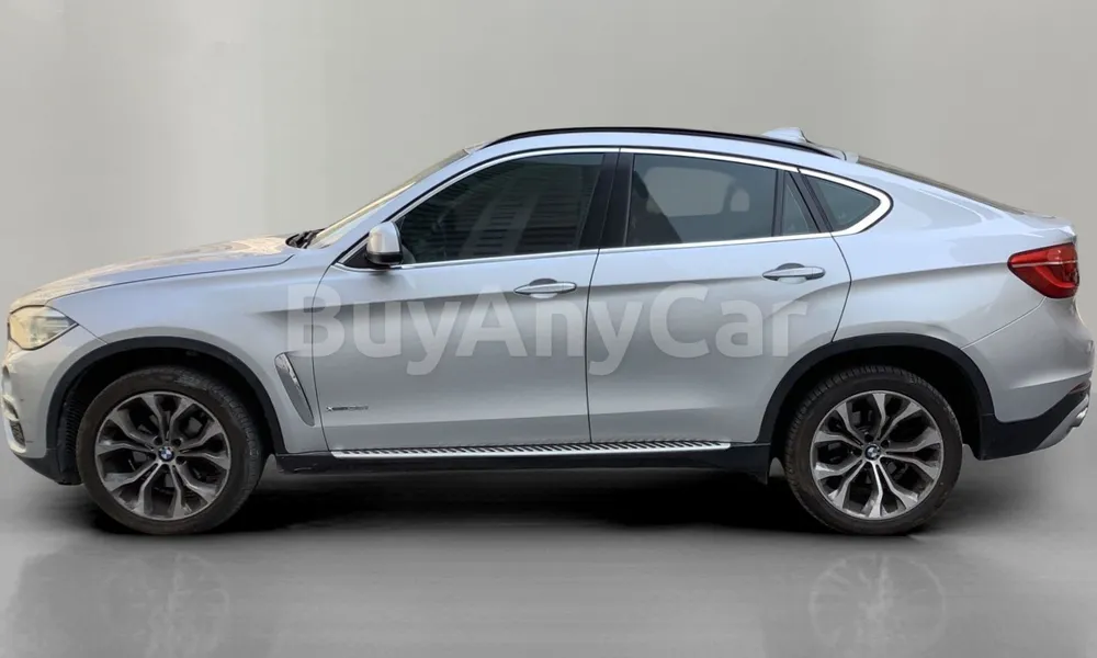 Vehicle photo 4