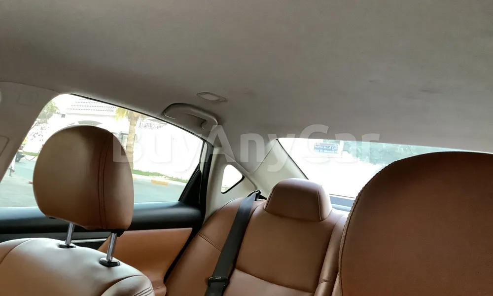 Vehicle photo 9