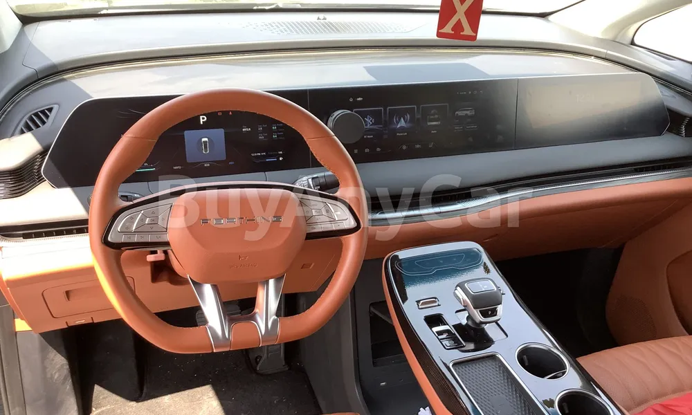Vehicle photo 8