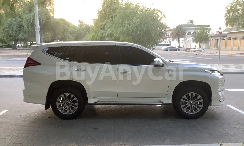 Vehicle photo 3