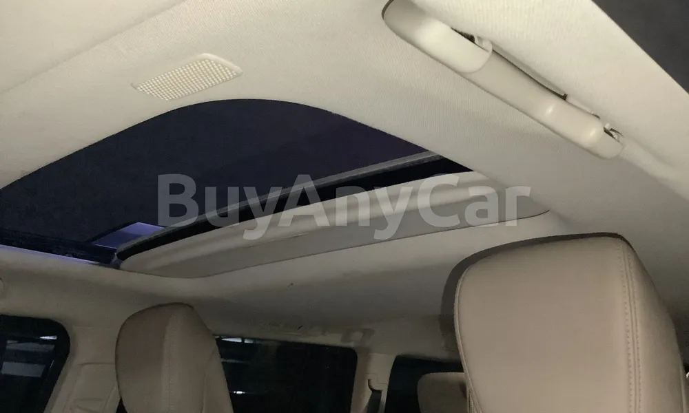 Vehicle photo 9