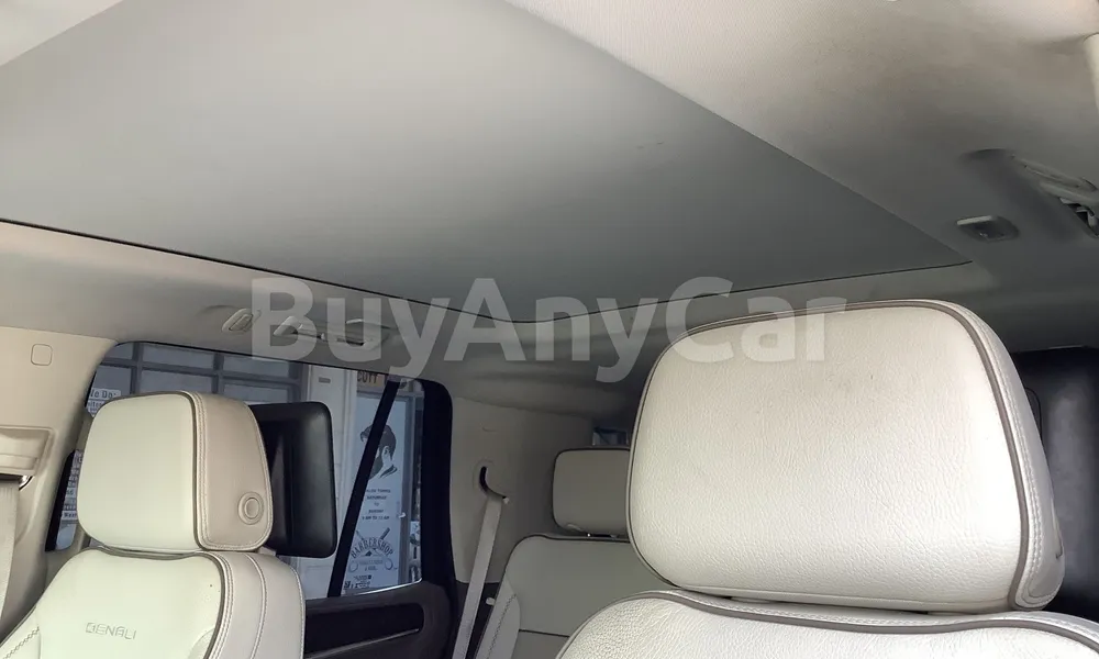 Vehicle photo 7