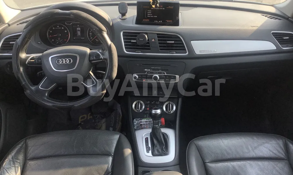 Vehicle photo 8