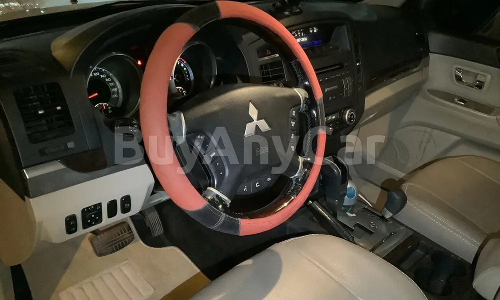 Vehicle photo 9