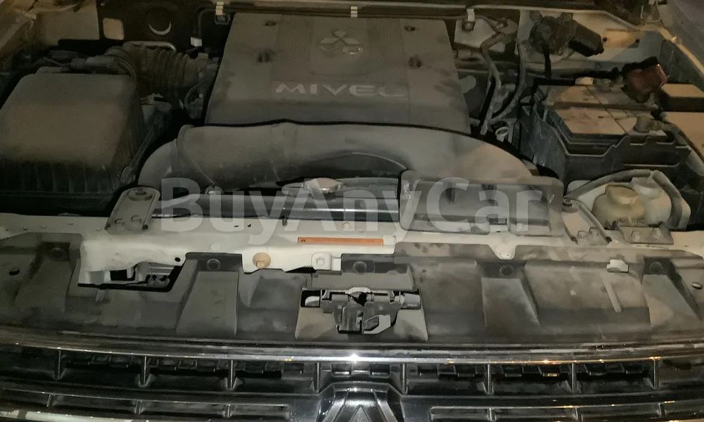 Vehicle photo 6