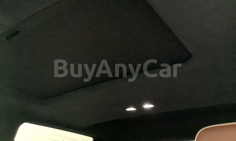 Vehicle photo 9