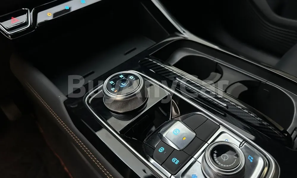Vehicle photo 10