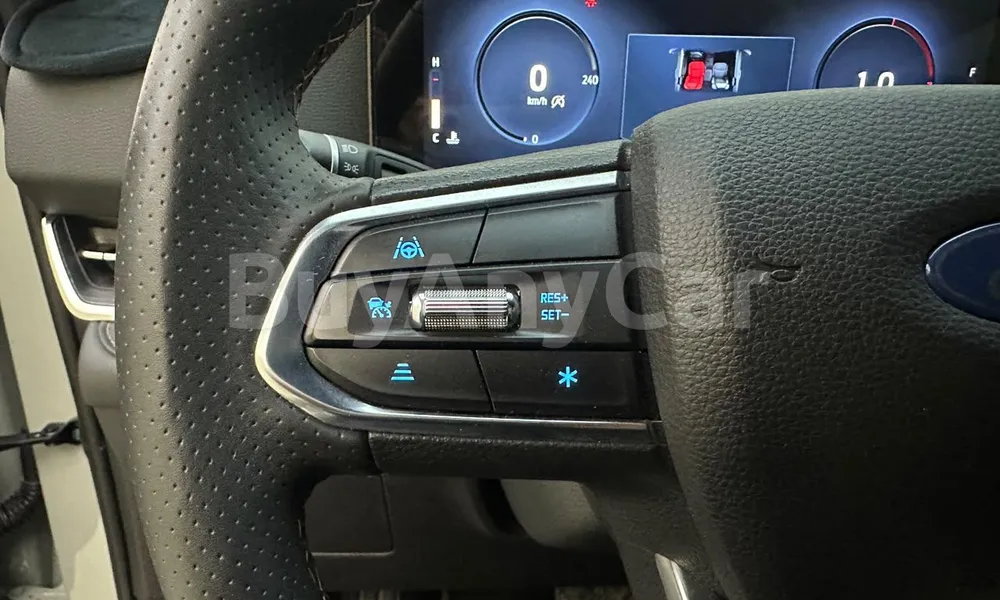 Vehicle photo 13