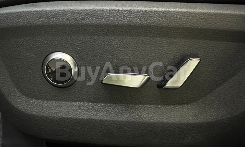 Vehicle photo 15